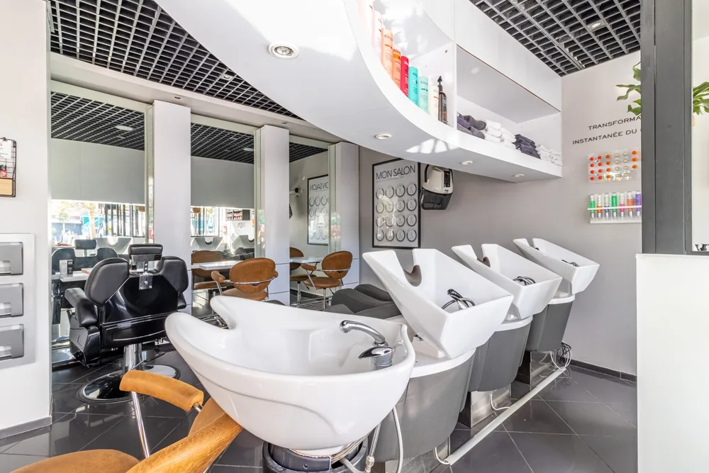 Bacs à shampoing de Mon Salon, coiffeur place de la République à Dunkerque