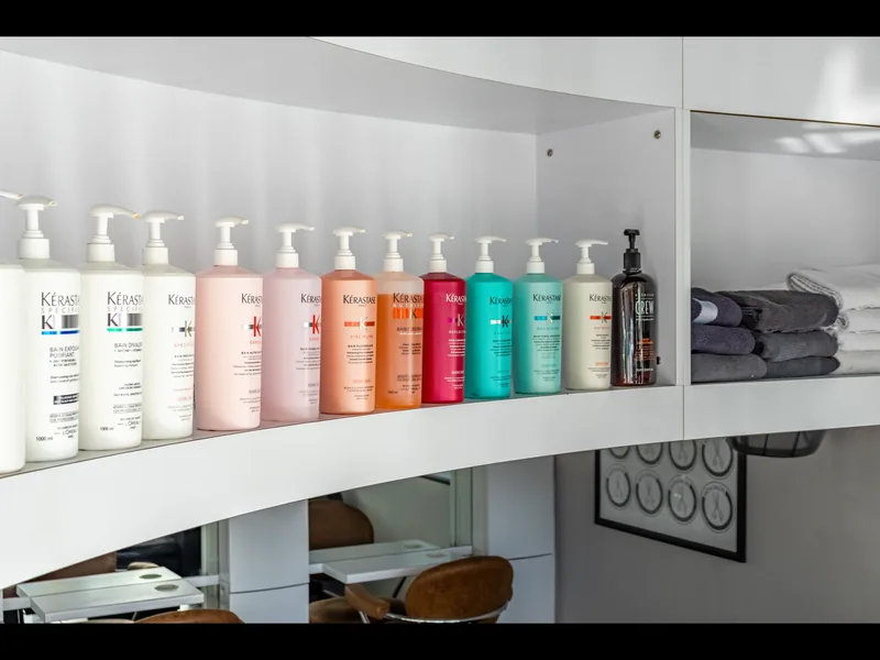 Produits Kérastase en rayon chez Mon Salon, coiffeur à Dunkerque