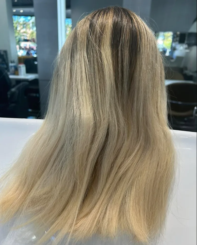 Balayage blond réalisé chez Mon Salon, coiffeur à Dunkerque